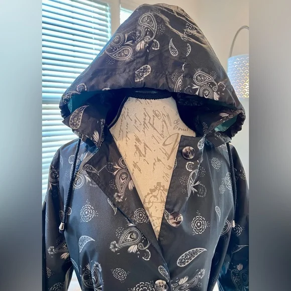 Capelli of New York Black Paisley Rain Coat Belt Hood Large - Picture 4 of 12